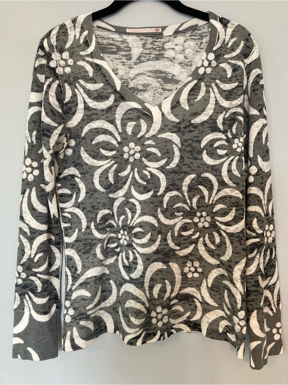 Before+Again Floral V-Neck Long Sleeve Top Gray/White sz S